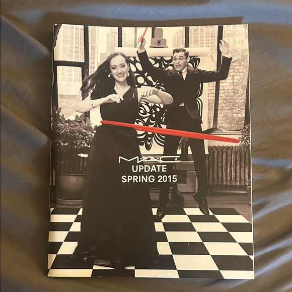 MAC Cosmetics Spring Update Book - Picture 1 of 6